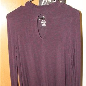Long sleeve key hole American Eagle shirt
